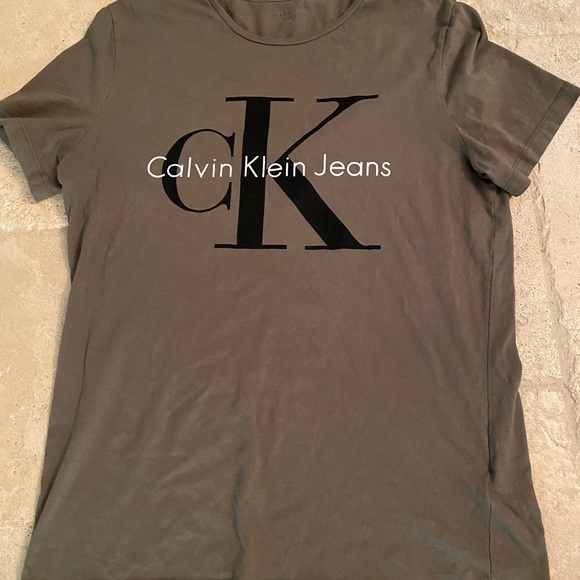 2 Calvin Klein Jeans t shirts - Picture 2 of 5